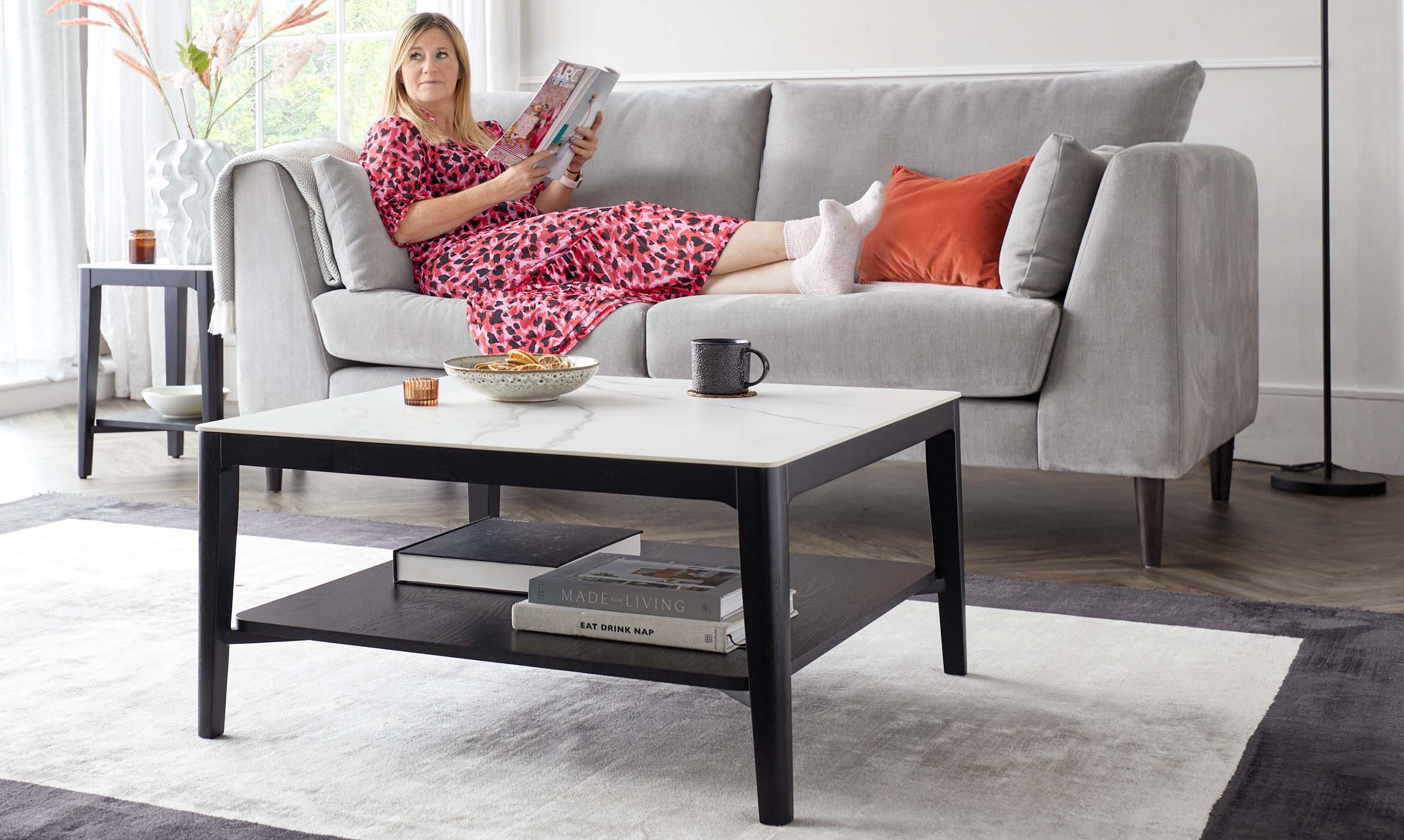 Banks White Marbled Ceramic With Black Wood Coffee Table